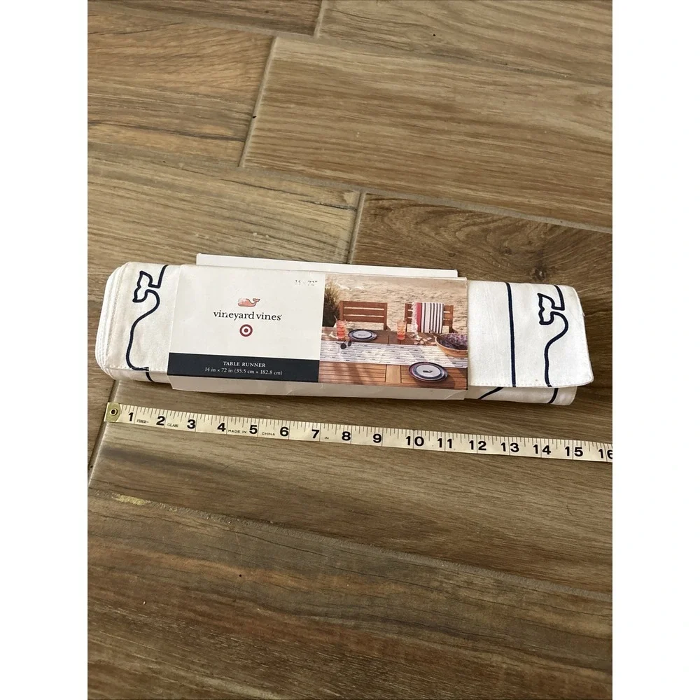 NEW Vineyard Vines x Target Whale Line Runner‎